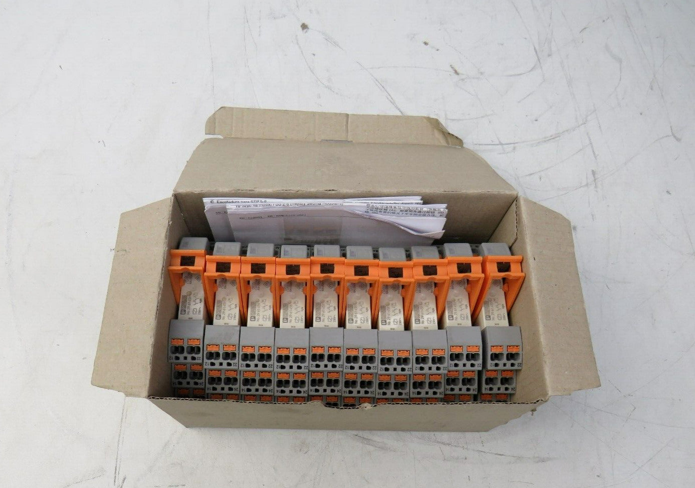 PHOENIX CONTACT 2903331 RIF-1-RPT-LV-230AC/2X21 Lot of 10 New