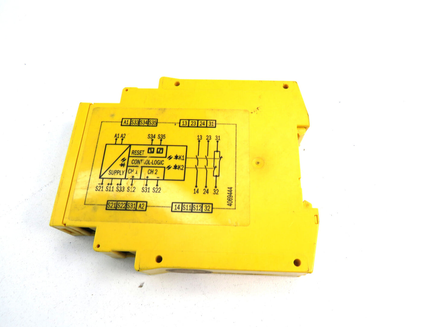 SICK UE48-20S UE-4820S2D2 SAFETY RELAY