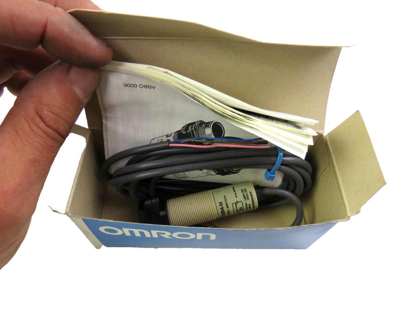 OMRON E3F2-DS10B4-N 2M New