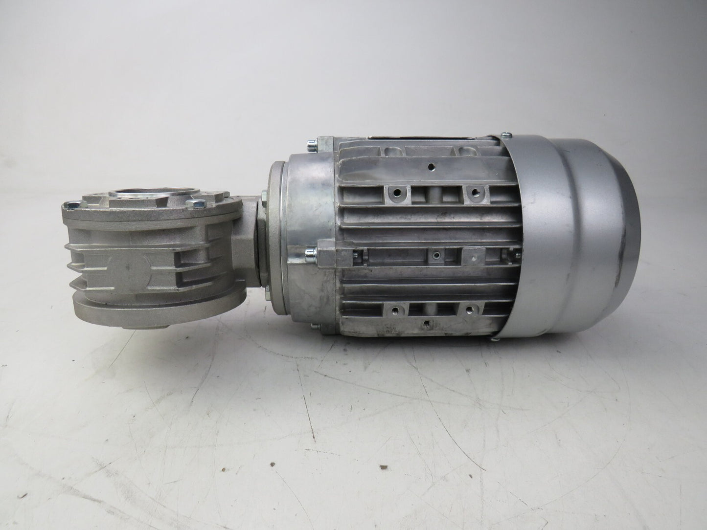 Lenze MDERAXX071-32V1C MDERAXX-071-32V1C M 045 FB 1/7 C18 Q/B14 B B6 New