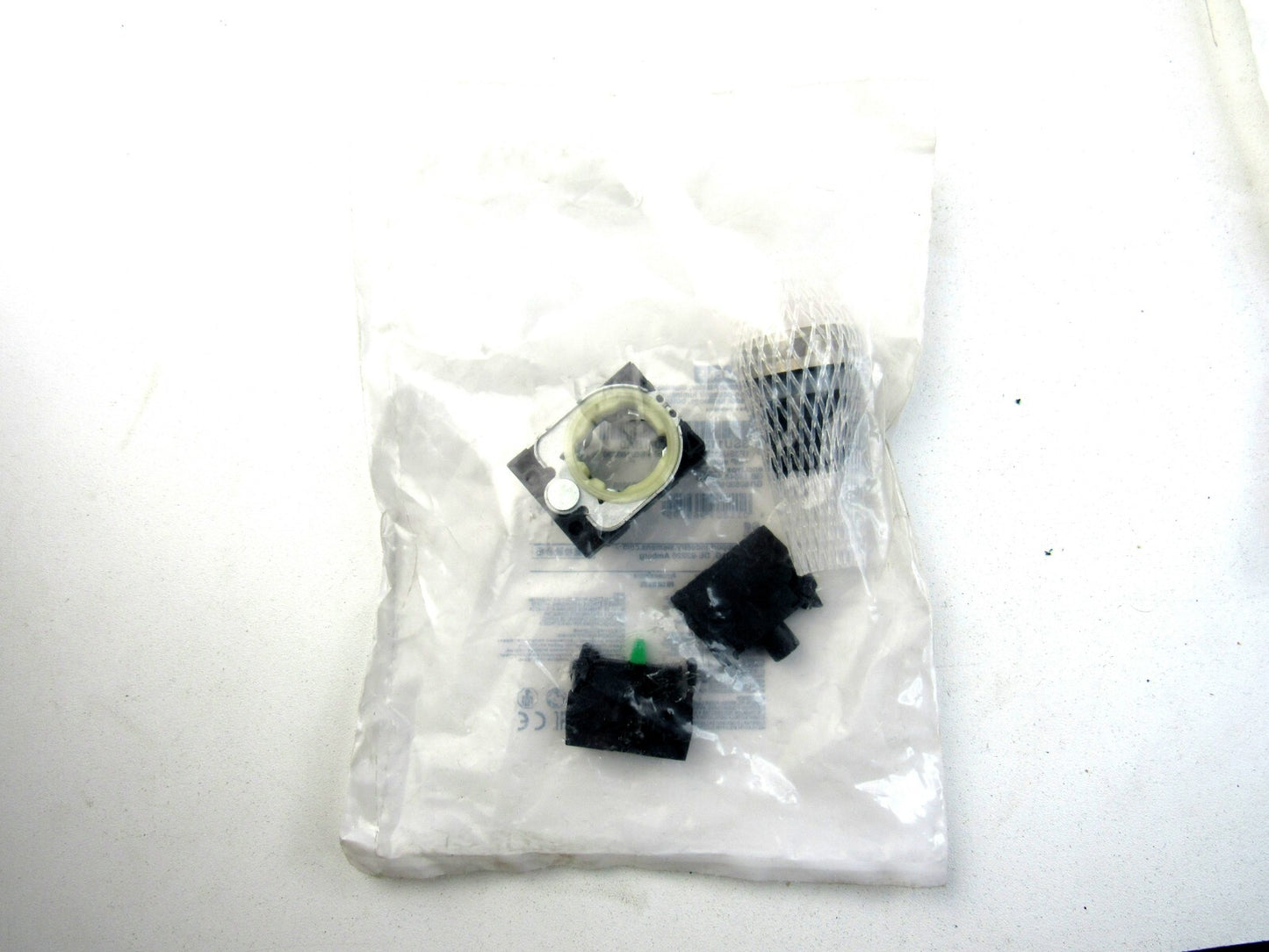 SIEMENS 3SU1132-0AB20-1BA0 ILLUMINATED PUSH BUTTON Lot of 13 New