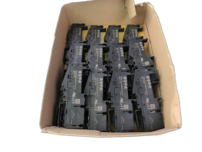 E-T-A ETA 18plus-AM02-00-PT01-01 4500260350-040  Lot of 17 New