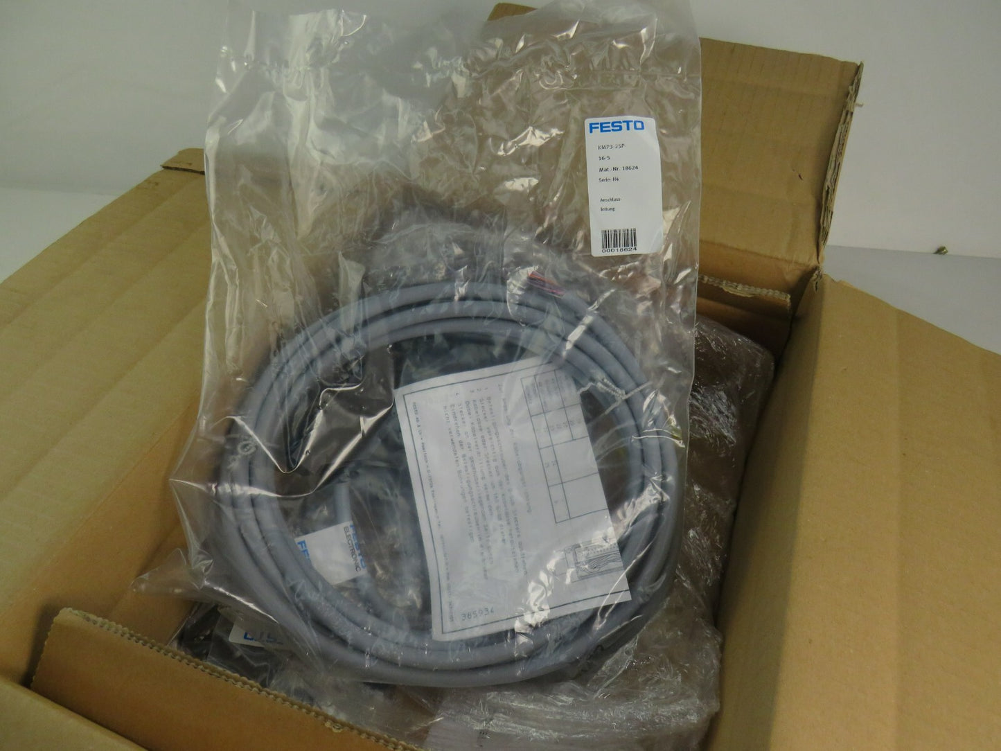 FESTO  CPV14-VI 18210 CPV14-GE-MP8 10P-14-8A-MP-N-V-8C+TURL + cable    New