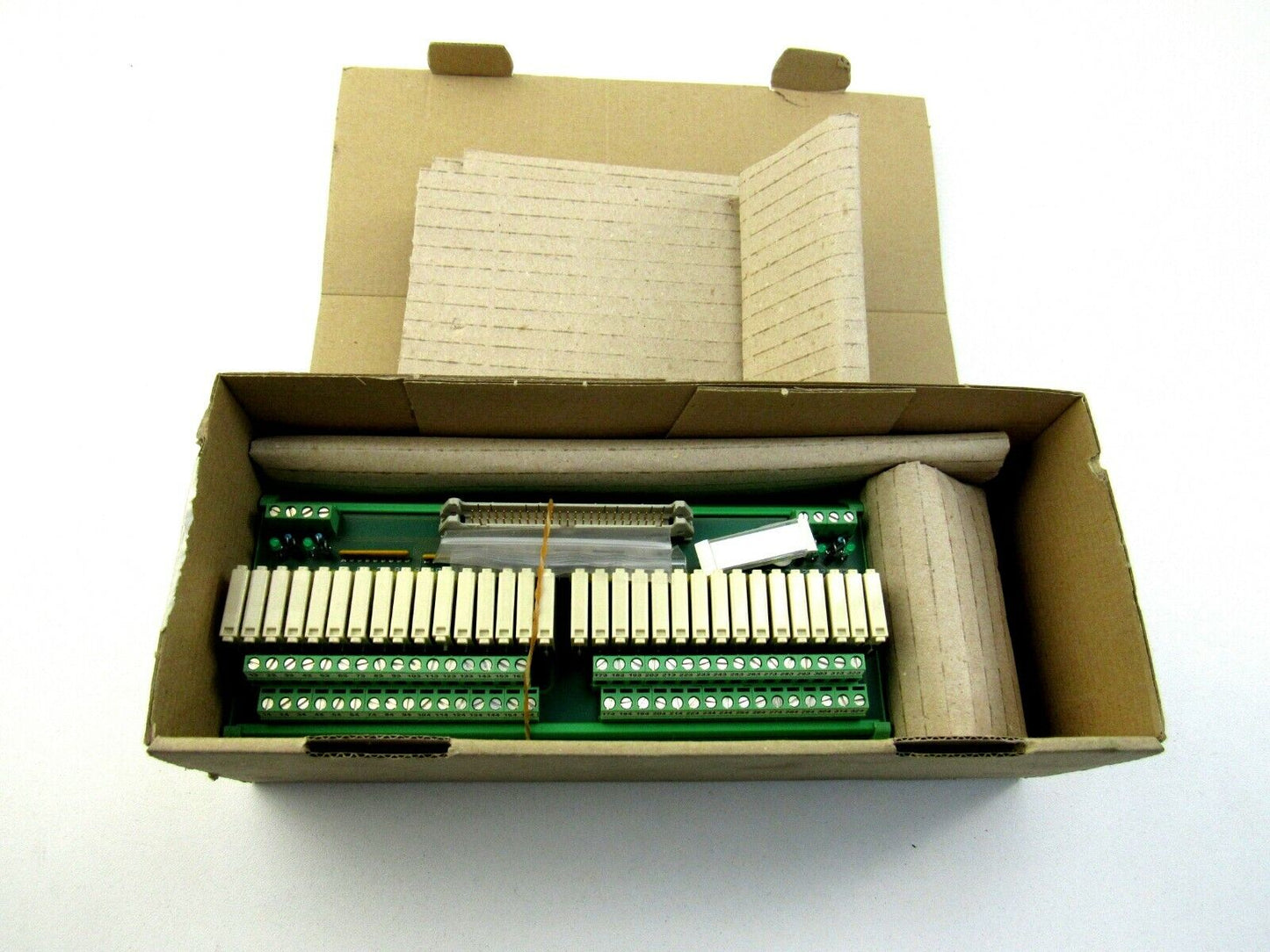 PHOENIX CONTACT UMK-32 RM/MR-G24/1/PLC  2979472 New