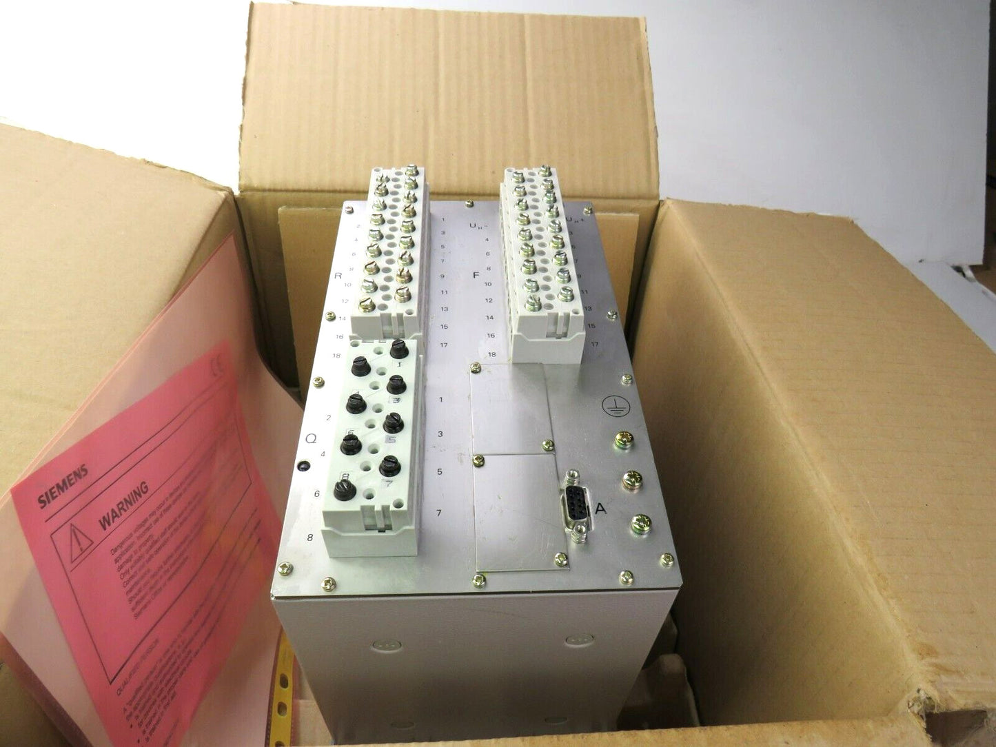 SIEMENS 7SJ6221-4EB00-1FB0/CC 7SJ62 Multifunction Protective Relay   New