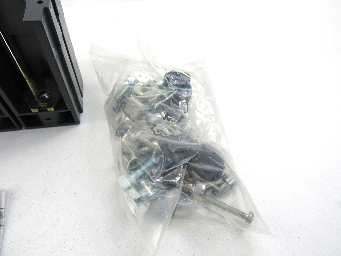 SCHNEIDER ELECTRIC  LV431060 NSX100-250 ONE PIECE SPREADER  New