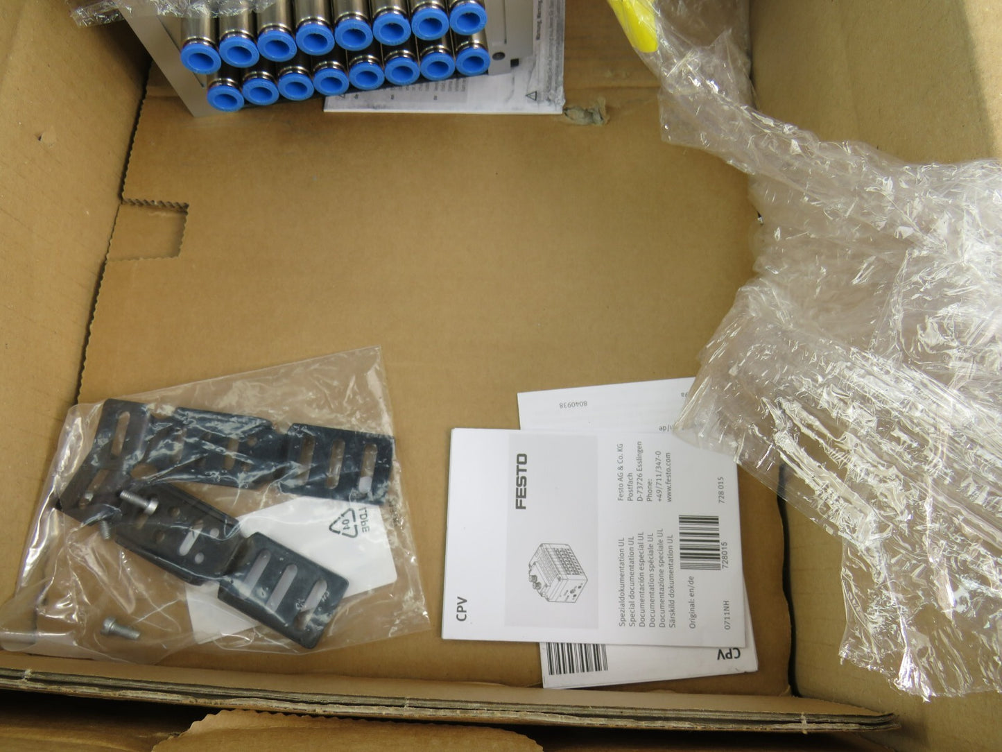 FESTO  CPV14-VI 18210 CPV14-GE-MP8 10P-14-8A-MP-N-V-8C+TURL + cable    New
