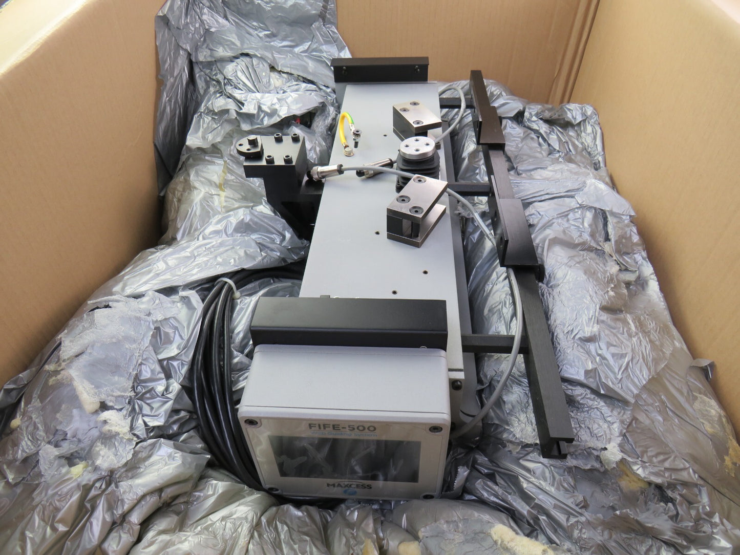 MAXCESS FIFE NW-6400210 FIFE-500 WEB GUIDING SYSTEM SIZE=3 L=300 F=400      New