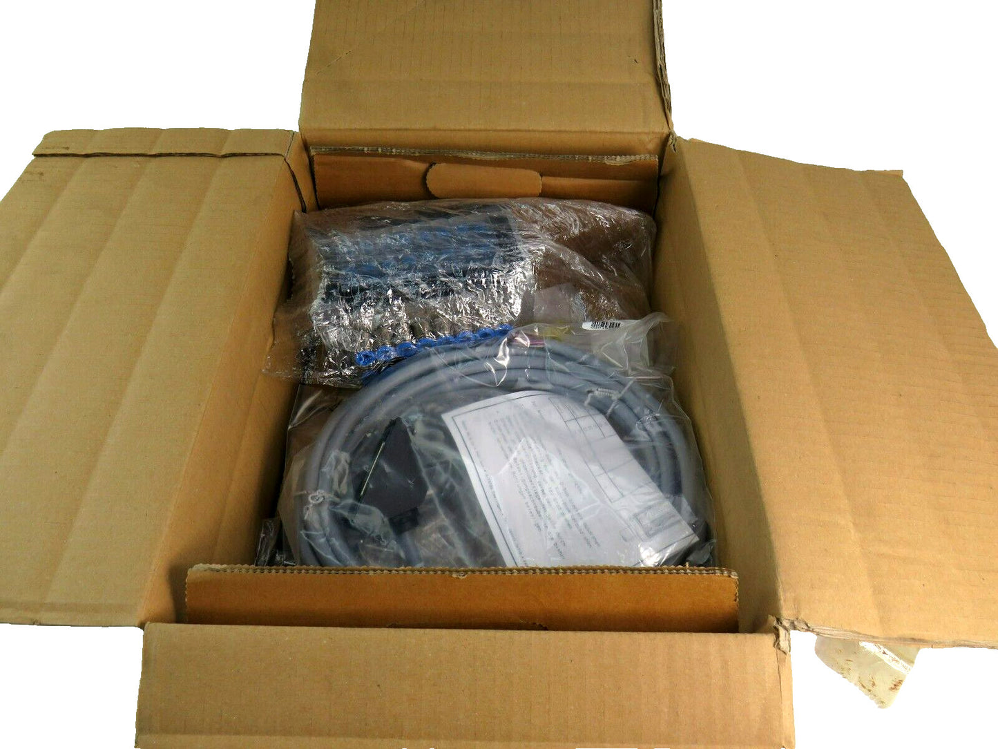 FESTO  CPV14-VI 18210 CPV14-GE-MP8 10P-14-8A-MP-N-V-8C+TURL + cable    New