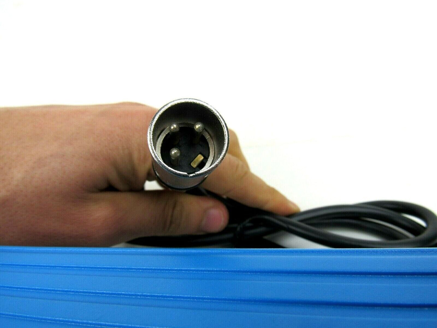 New Victron Energy Blue Power Battery Accu Charger 24V 12A Class-II XLR plug
