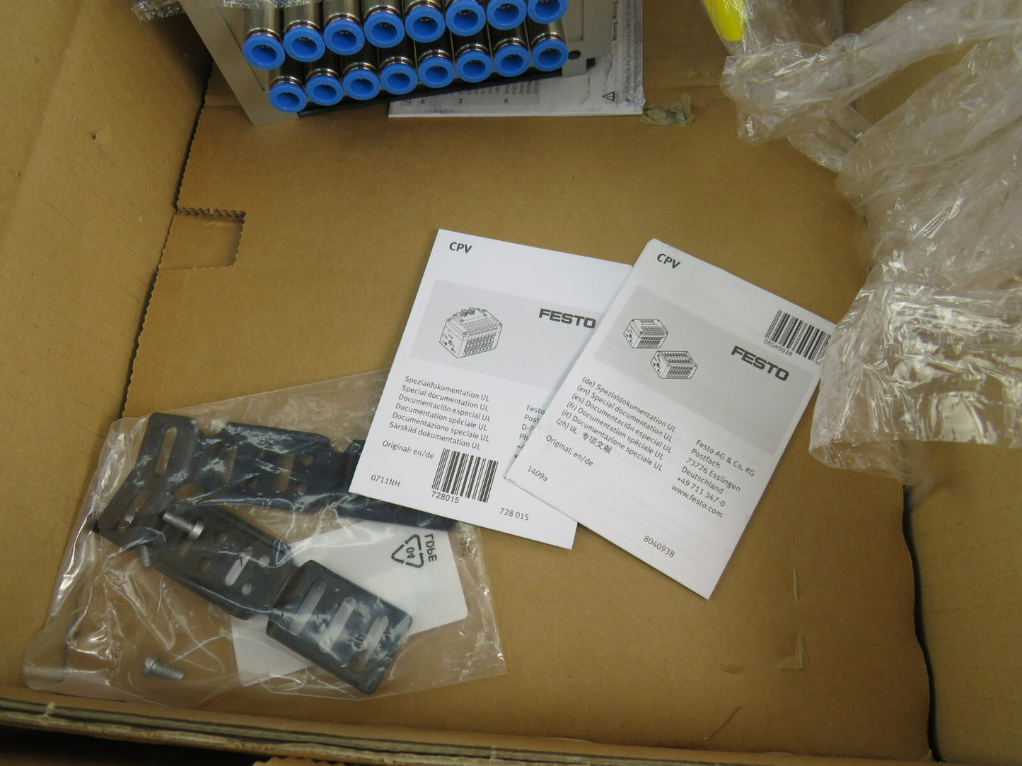 FESTO  CPV14-VI 18210 CPV14-GE-MP8 10P-14-8A-MP-N-V-8C+TURL + cable    New