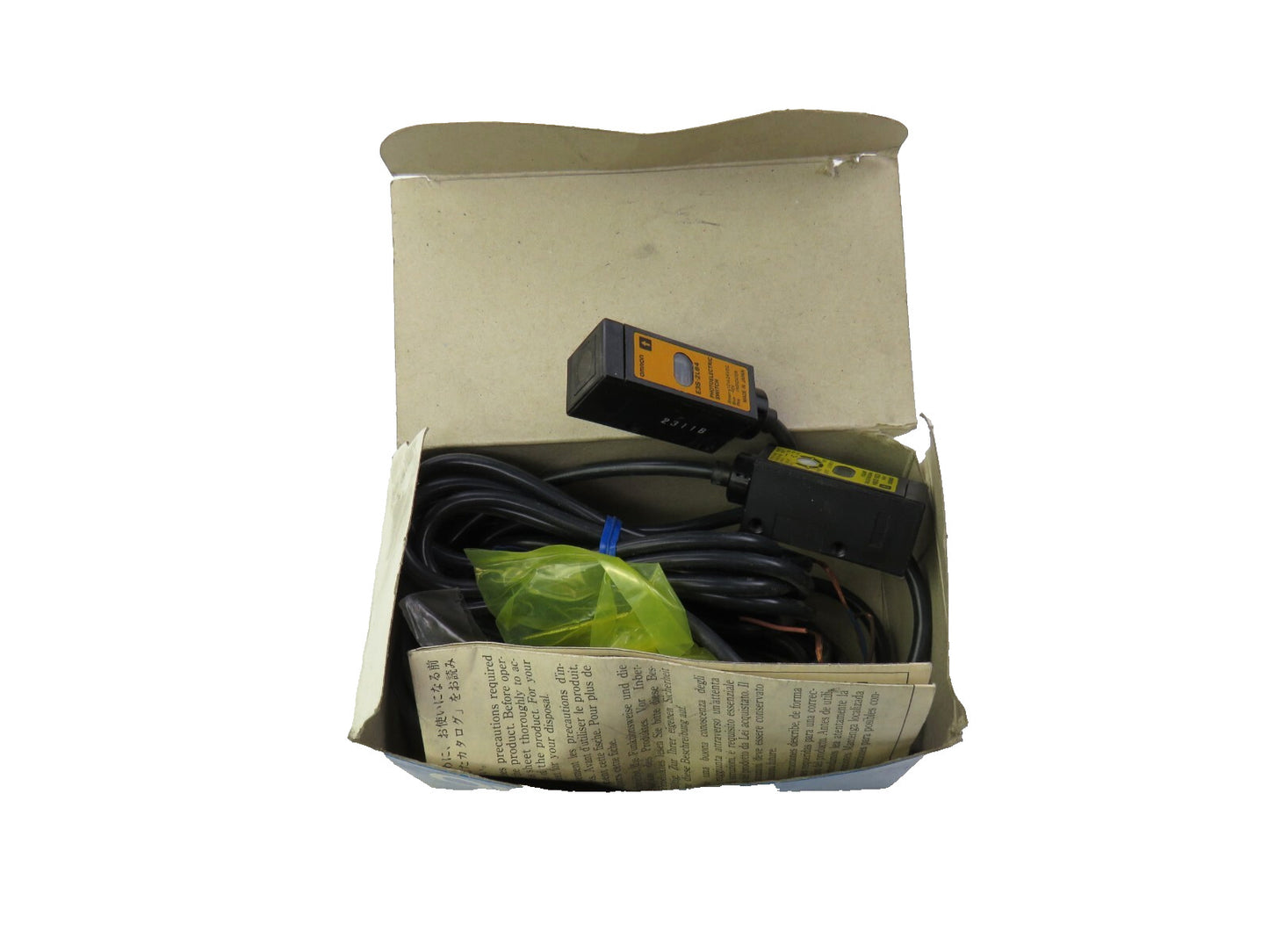 Omron  E3S-2B4 PHOTOELECTRIC SWITCH   New