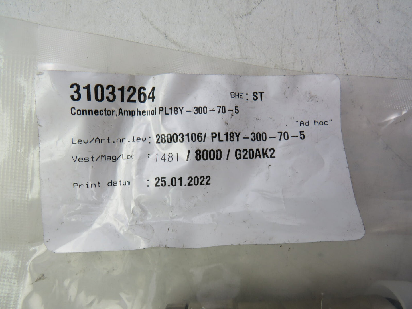 Amphenol PL18Y-300-70-5    New