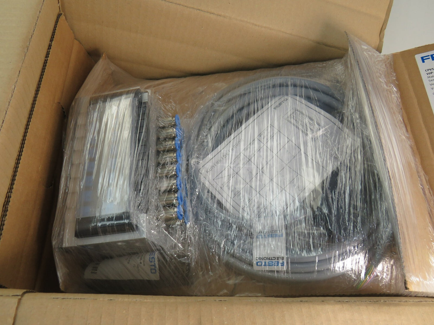 FESTO  CPV14-VI 18210 CPV14-GE-MP8 10P-14-8A-MP-N-V-8C+TUR + cable    New