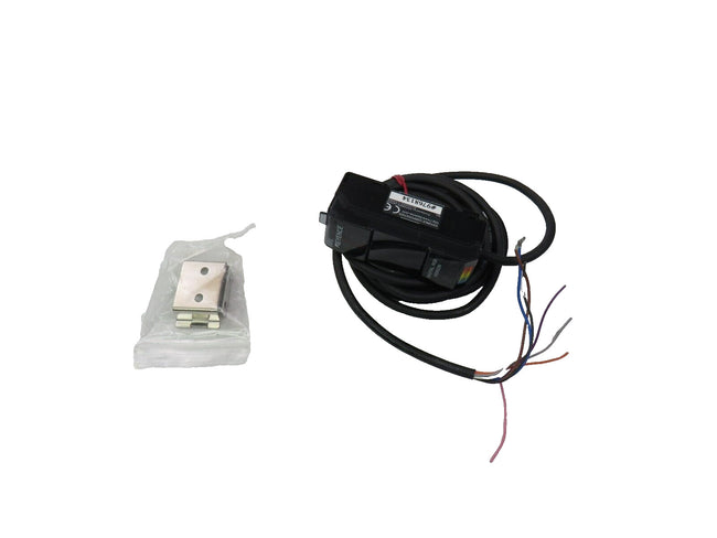 KEYENCE CZ V21A DIGITAL SENSOR    New