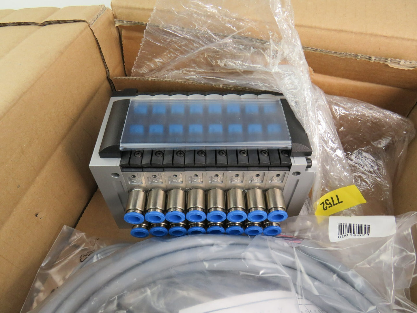 FESTO  CPV14-VI 18210 CPV14-GE-MP8 10P-14-8A-MP-N-V-8C+TURL + cable    New