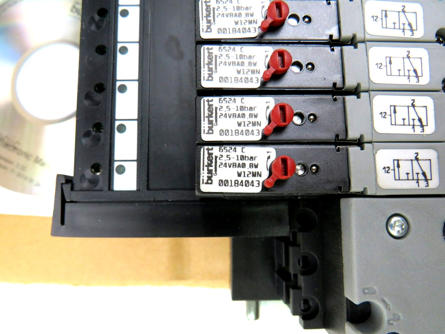 BURKERT  00183055 8640 valve block 24 x bank 6524    New