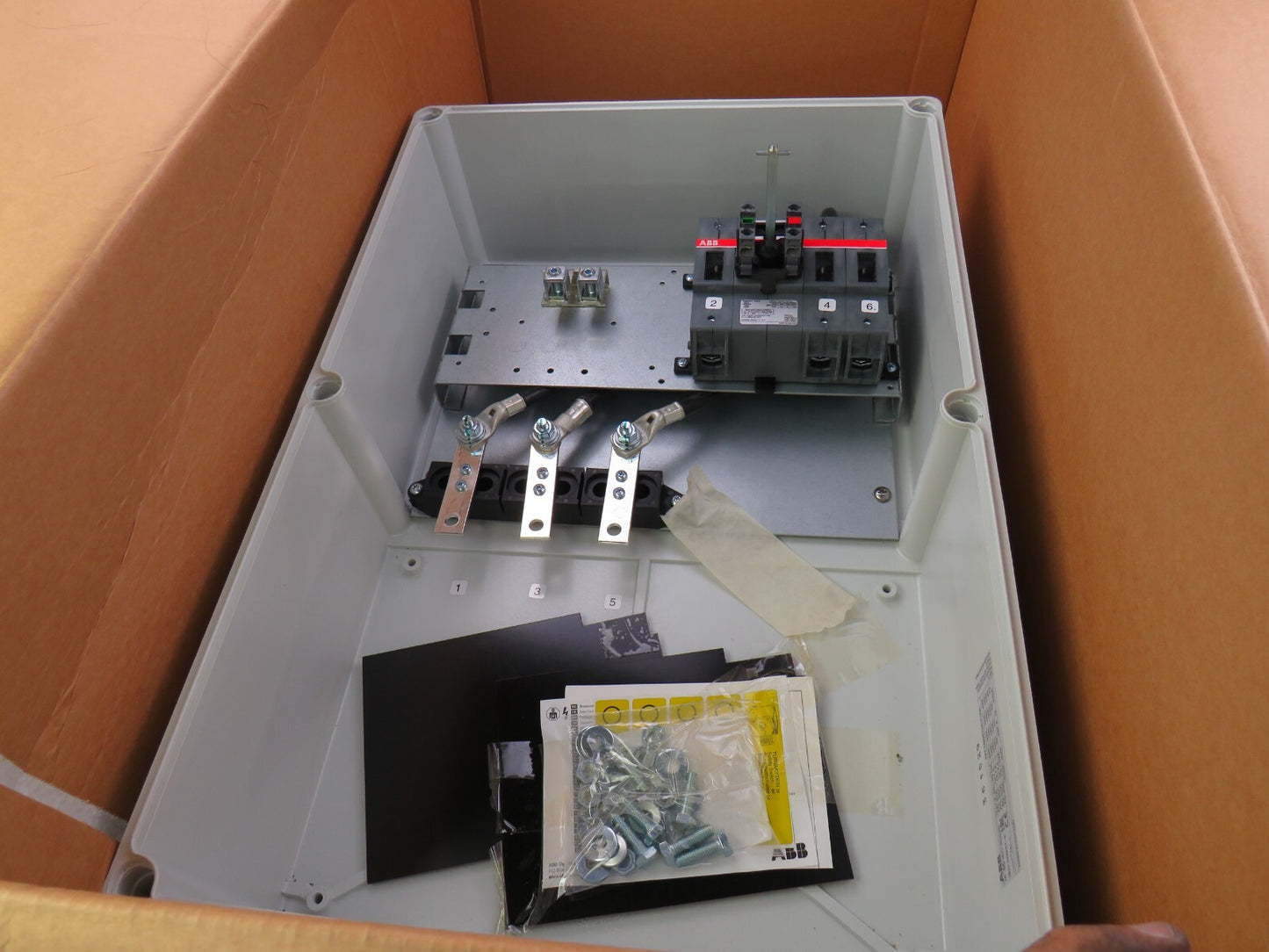 ABB OT160EGCC3A PLASTIC ENCLOSURE 1SCA022297R5890 TURVAKYKTIN OT160E3    New